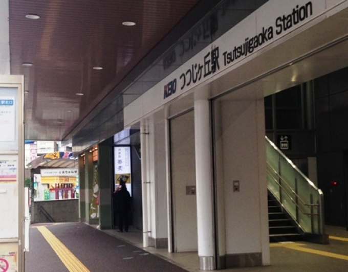 鉄道乗車記録の写真:駅舎・駅施設、様子(1)        「駅そば「万葉そば」へ」