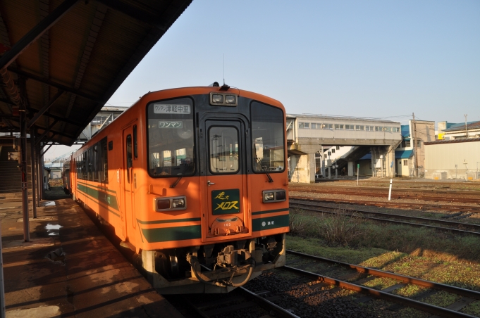 鉄道乗車記録の写真:乗車した列車(外観)(2)        「　下り始発列車のお客さんは2人でした。」