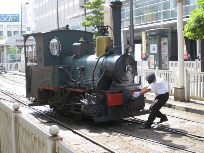 鉄道乗車記録の写真:乗車した列車(外観)(2)        「　人力で方向転換」