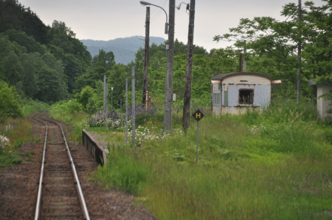 鉄道乗車記録の写真:車窓・風景(11)        「　歌内駅跡を通過します。」