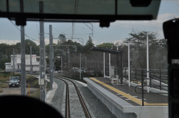 鉄道乗車記録の写真:駅舎・駅施設、様子(15)        「　駅名標、ホーム上には見当たらず、ホームの反対側にあったようです。」