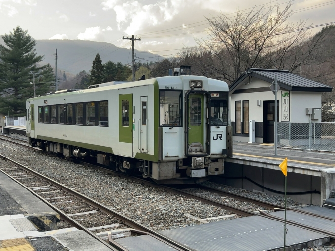 鉄道乗車記録の写真:乗車した列車(外観)(3)        「　盛岡から乗ったお客さんは上米内駅までに全員降りてしまい私一人に、私も川内駅で降りたのでお客さんはゼロになりました。」