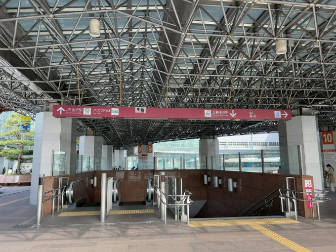 鉄道乗車記録の写真:駅舎・駅施設、様子(3)        「　北鉄金沢駅は地下にあります。」