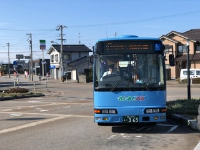 鉄道乗車記録の写真:旅の思い出(3)        「　岩瀬浜駅から射水市のバスに乗りました。」