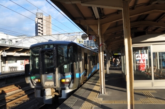 泊駅から高岡駅:鉄道乗車記録の写真