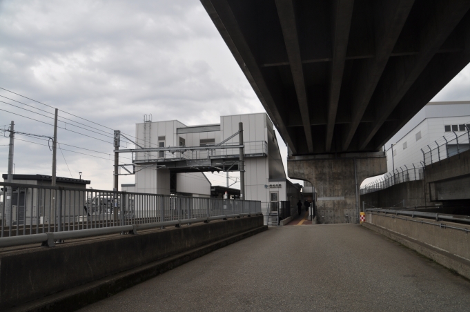 鉄道乗車記録の写真:駅舎・駅施設、様子(3)     「　西松任駅白山口、アクセスはたぶん徒歩のみです。」