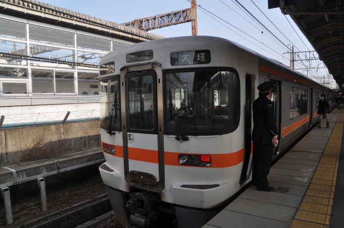 鉄道乗車記録の写真:乗車した列車(外観)(1)        「　米原駅では2分接続でしたが、ちゃんと隣のホームで余裕の乗り換えでした。」