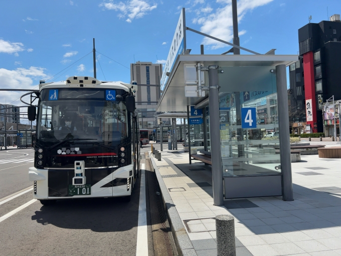 鉄道乗車記録の写真:車窓・風景(2)        「　小松駅から小松空港まではバスで移動、自動運転バスに初めて乗りました。運転手さんは、ハンドルをほとんど握りません。」