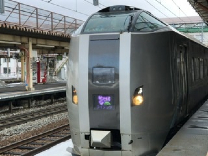 鉄道乗車記録の写真:乗車した列車(外観)(1)        「　カムイ車両のライラック10号」