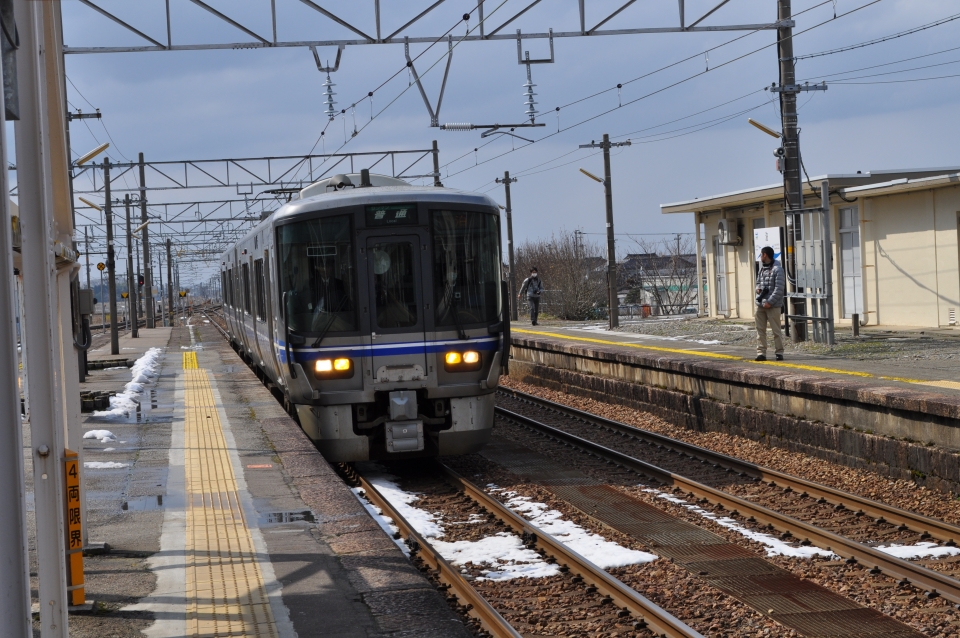 鉄道乗車記録「泊駅から富山駅」乗車した列車(外観)の写真(1) by koreanrailfan 撮影日時:2015年03月14日