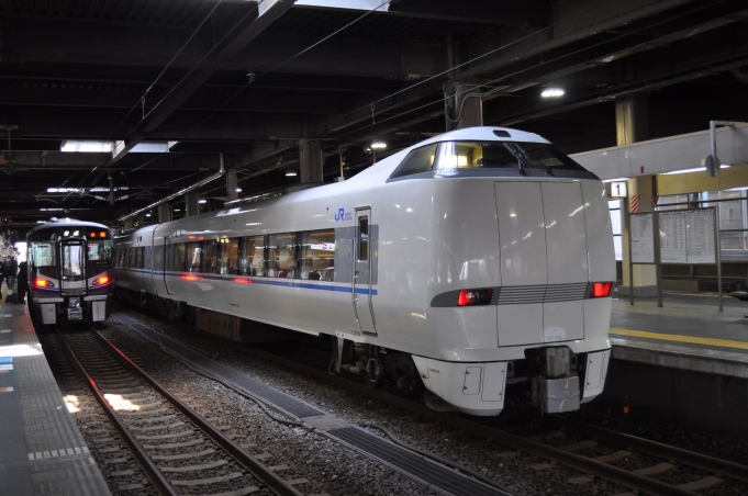 鉄道乗車記録の写真:乗車した列車(外観)(1)        「　金沢駅から福井駅までは特急に乗ります。」