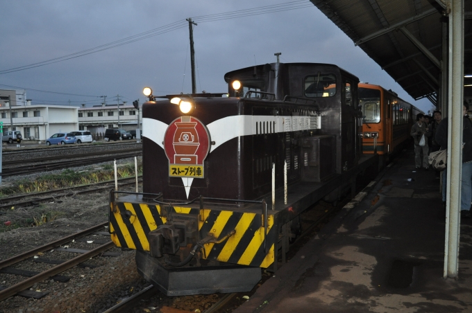 鉄道乗車記録の写真:乗車した列車(外観)(1)          「　帰りはストーブ列車に乗りました。」