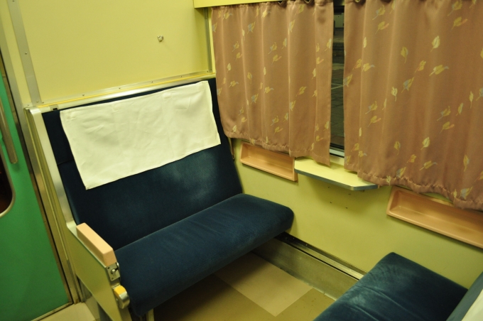 鉄道乗車記録の写真:車内設備、様子(2)        「　自由席はボックスタイプのクロスシート」