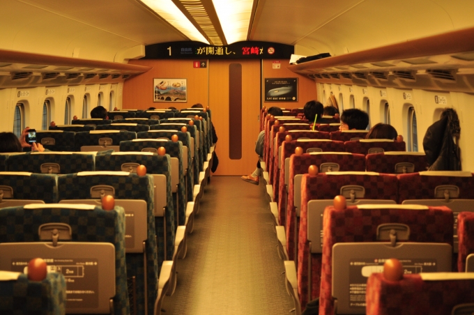 鉄道乗車記録の写真:乗車した列車(外観)(2)        「　自由席車内、ガラガラでした。」