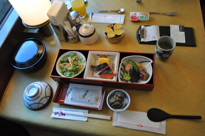 鉄道乗車記録の写真:駅弁・グルメ(4)     「　和食朝食」