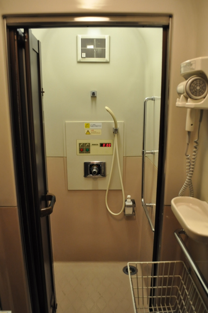 鉄道乗車記録の写真:車内設備、様子(6)     「　シャワールーム」