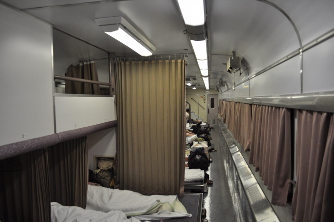 鉄道乗車記録の写真:車内設備、様子(2)        「　のびのびカーペット」