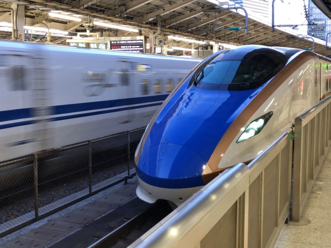 鉄道乗車記録の写真:乗車した列車(外観)(1)        「　隣のホームからは、N700sの新大阪行きのぞみ号が出発していきました。」