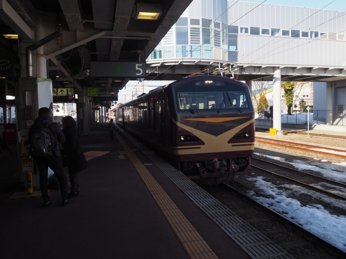 鉄道乗車記録の写真:駅舎・駅施設、様子(1)        「新庄駅に「快速リゾートみのり」が」