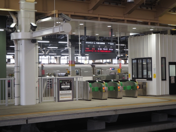 鉄道乗車記録の写真:駅舎・駅施設、様子(3)     「新幹線との乗り換え口」