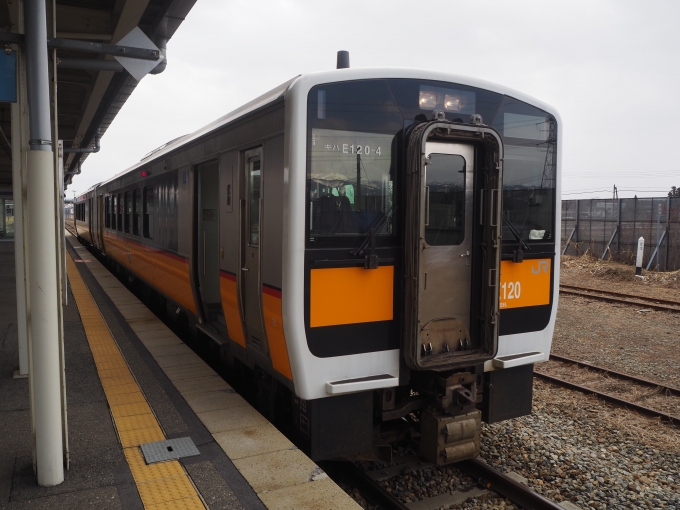 鉄道乗車記録の写真:乗車した列車(外観)(3)     「米坂線 米沢発 坂町行 1131D
キハE120-4 と キハE120-7 の２両編成」