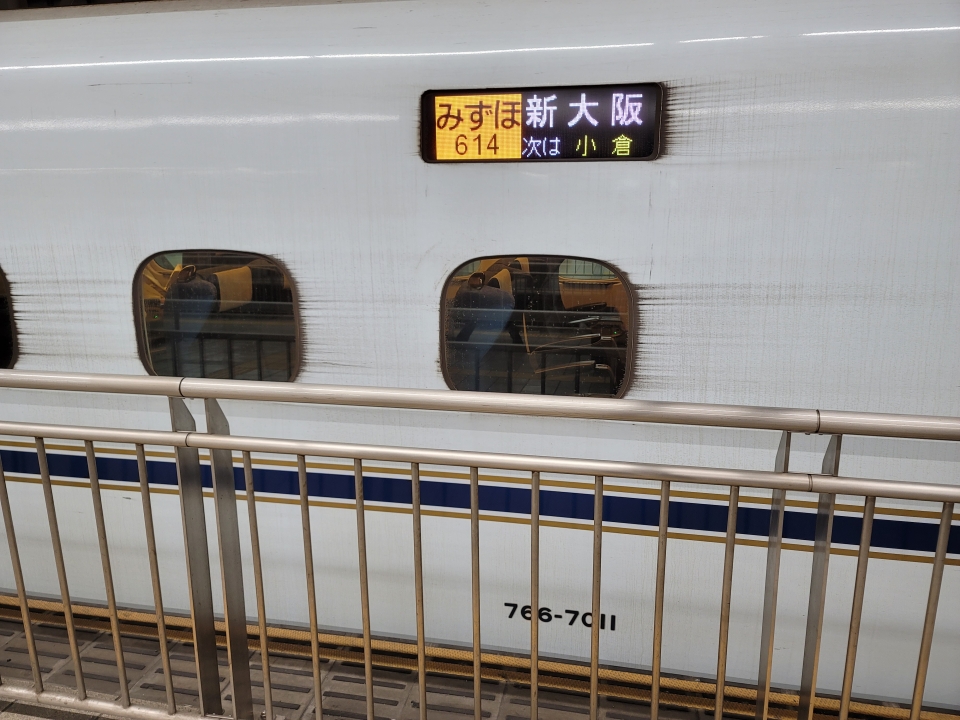 鉄道乗車記録「博多駅から新大阪駅」乗車した列車(外観)の写真(1) by かつのりん 撮影日時:2022年11月13日