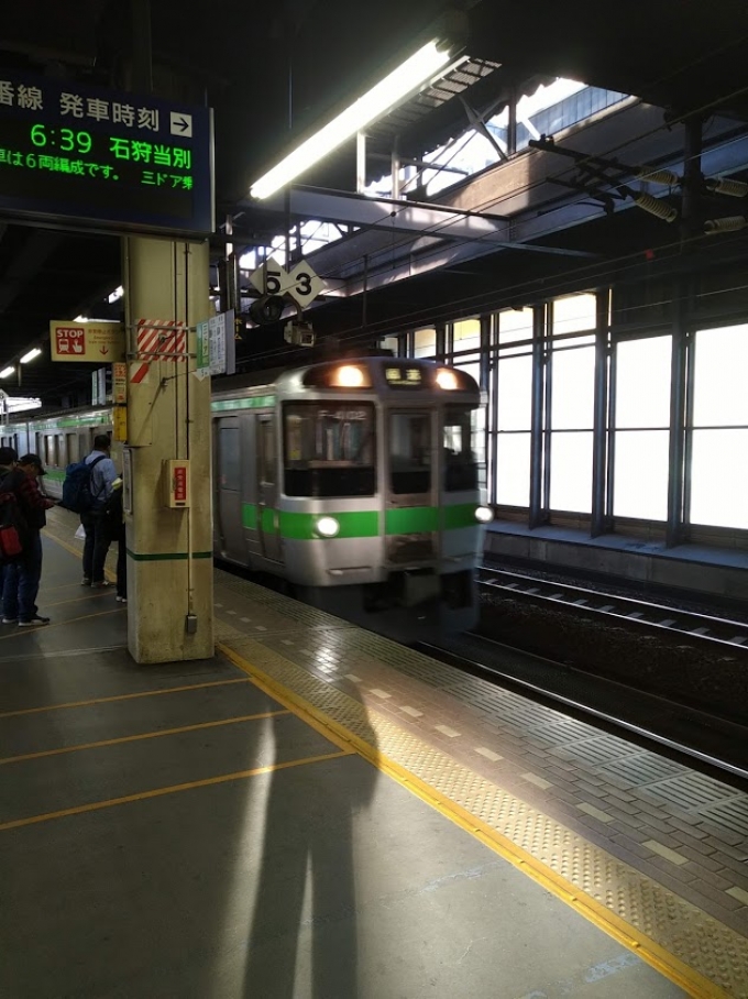 鉄道乗車記録の写真:乗車した列車(外観)(1)        「札幌で学園都市線に乗り換え。
入線してきたのは721系。」