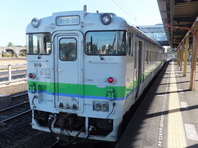 鉄道乗車記録の写真:乗車した列車(外観)(2)        「新十津川行は2両編成。お別れ乗車用の増結？幸か不幸か、乗車率は程々だった。

以前、廃止半年前の三江線に乗ったときはキハ120の2両でパンパンだったけど。18きっぷのせい？」