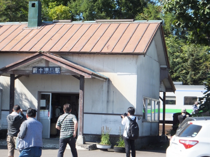 鉄道乗車記録の写真:駅舎・駅施設、様子(18)        「新十津川駅舎。
名残は尽きないが、そろそろお別れ。」
