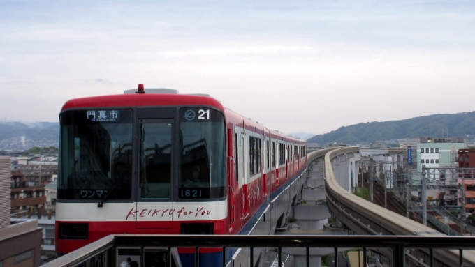 鉄道乗車記録の写真:乗車した列車(外観)(2)        「「門真市」行きの京急?、大阪モノレールでした。
(行きもガンバ大阪のラッピングでしたが人が多かったので写真は無し)」