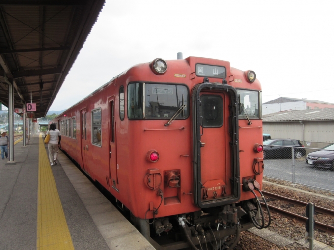 鉄道乗車記録の写真:乗車した列車(外観)(1)        「大好きなキハに乗る事ができました!
桃太郎線だけあって車内放送では桃太郎のメロディ−が流れていました。」