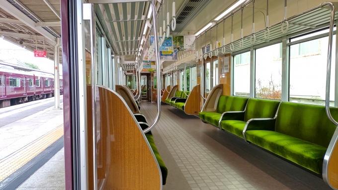 鉄道乗車記録の写真:車内設備、様子(1)        「急行で大阪梅田駅まで乗車したら良いのですが、雲雀丘花屋敷駅で普通に乗り換えて行くのが好きです。」