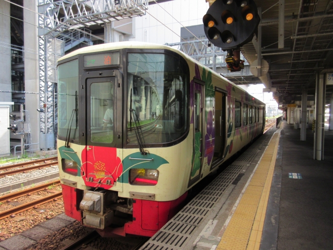 鉄道乗車記録の写真:乗車した列車(外観)(4)        「糸魚川駅ではナント32分の停車時間がありました…



」