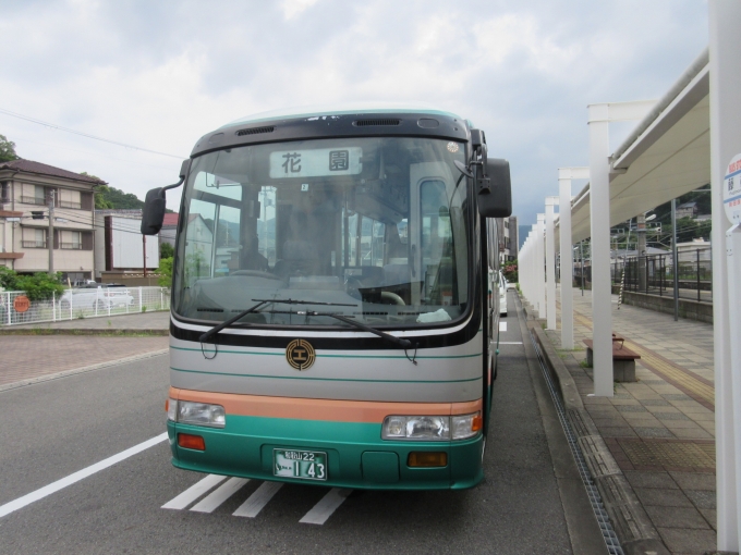 鉄道乗車記録の写真:旅の思い出(6)        「有田川鉄道公園まではこのバスに乗っていきます。10分位です。」