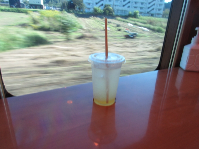 鉄道乗車記録の写真:駅弁・グルメ(5)     「サロンスペースで「柚子みつスカッシュ」を飲みました。」