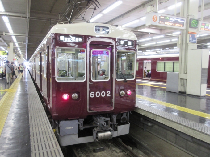 鉄道乗車記録の写真:乗車した列車(外観)(1)          「大阪梅田駅からは「普通雲雀丘花屋敷駅行き」に変わりました。」