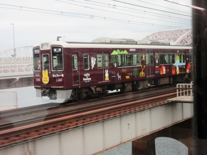 鉄道乗車記録の写真:列車・車両の様子(未乗車)(2)        「同時刻に発車した神戸線もミッフィー号です。
」