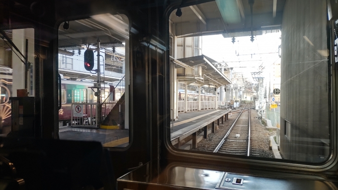 鉄道乗車記録の写真:車窓・風景(1)        「淡路駅で京とれいん雅洛を発見、少ししか写っていませんね」