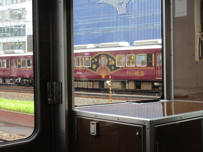 鉄道乗車記録の写真:車窓・風景(2)     「今日最初は「京とれいん雅洛」に乗る予定でしたが、多分混んでいると思ったので駅スタンプも持って行ってました。

今思えばもう1本早いのに乗ったら良かったのですが、乗車している電車から京とれいんが見えた時今日乗るのは無理だと思いました。」