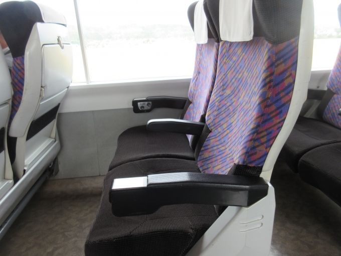 鉄道乗車記録の写真:車内設備、様子(7)     「特急つがるの座席です。」