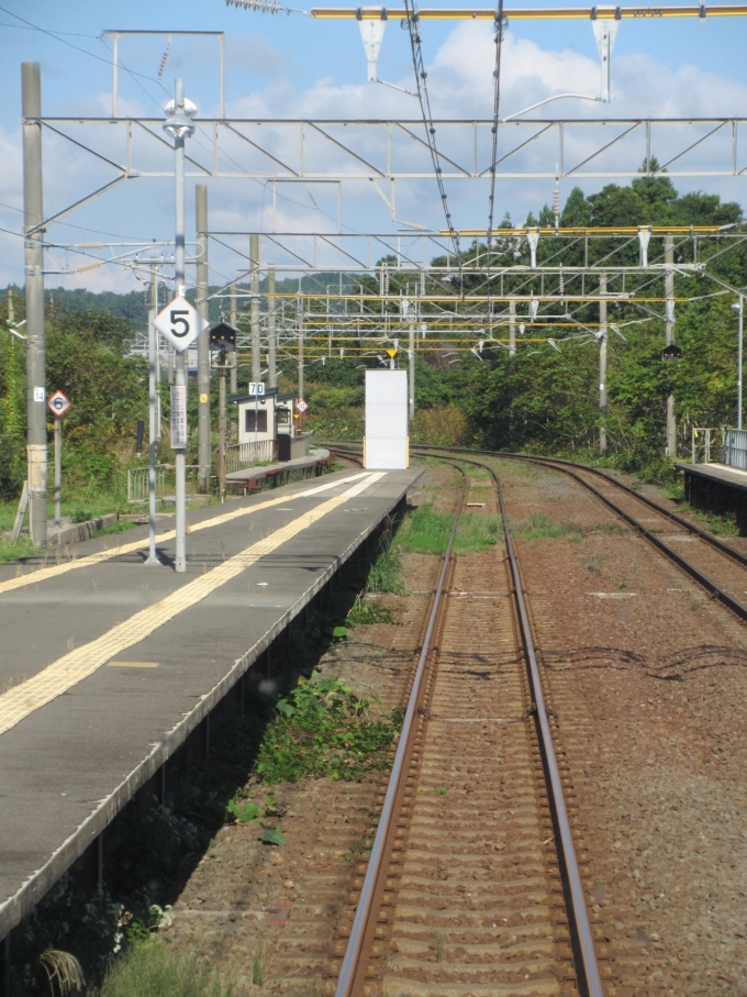 鉄道乗車記録の写真:駅舎・駅施設、様子(7)        「このずーっと先が三厩駅なんですね。」