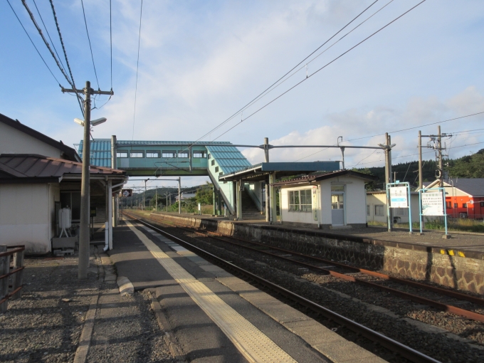 鉄道乗車記録の写真:駅舎・駅施設、様子(5)        「1時間半の間、駅のホームの端まで歩いたりしてました、その時に撮影」