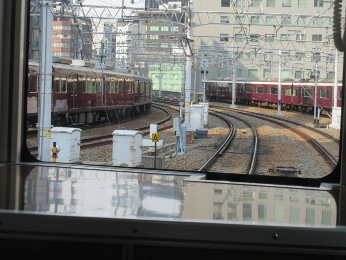 鉄道乗車記録の写真:車窓・風景(4)        「3線同時発車、宝塚本線は出遅れてました。」