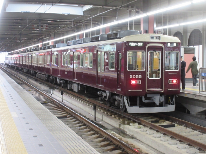 鉄道乗車記録の写真:列車・車両の様子(未乗車)(1)     「宝塚線1本早いのに乗ってしまい、このままだったら早く着きすぎてしまうので見送りました。」