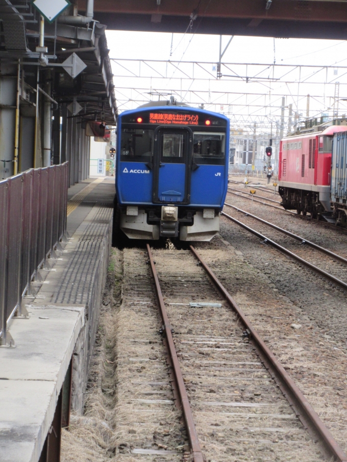 鉄道乗車記録の写真:乗車した列車(外観)(2)        「男鹿線の車両です、昨日秋田に着いた時に見ました。」
