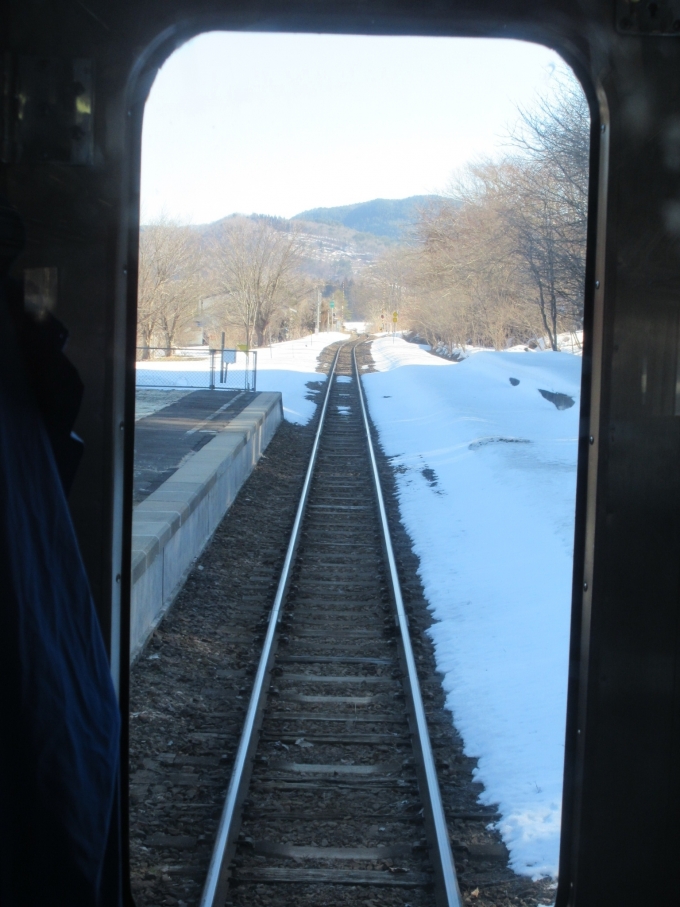 鉄道乗車記録の写真:車窓・風景(14)        「所々雪が残っていました。」