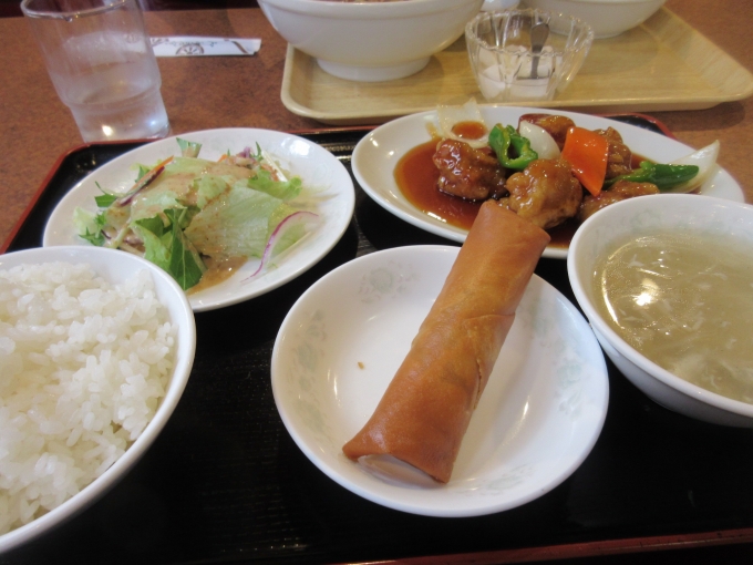 鉄道乗車記録の写真:駅弁・グルメ(1)        「南京町「福龍菜館」で酢豚定食、相方は台湾ラーメンのセット
この店は2度目です、前回も酢豚(笑)」