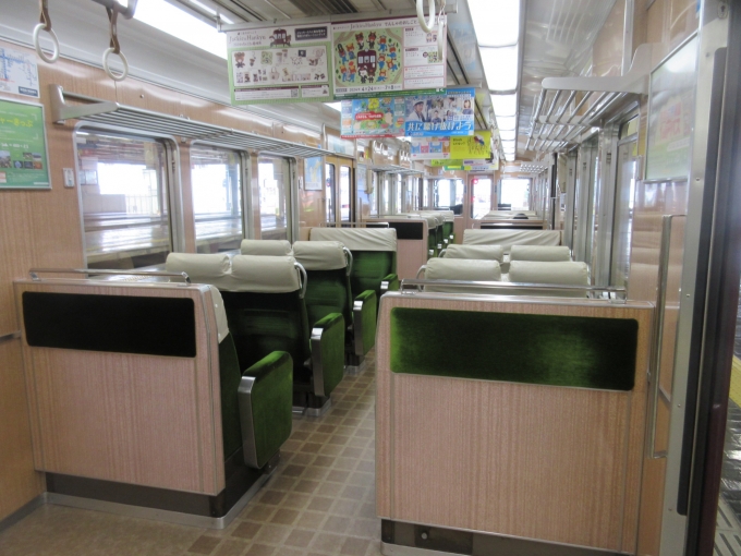 鉄道乗車記録の写真:車内設備、様子(1)        「買い物終えて大阪梅田駅のホームに上った時に、この車両が入線してきました。

大好きな車両なので小さくガッツポーズ(笑)」