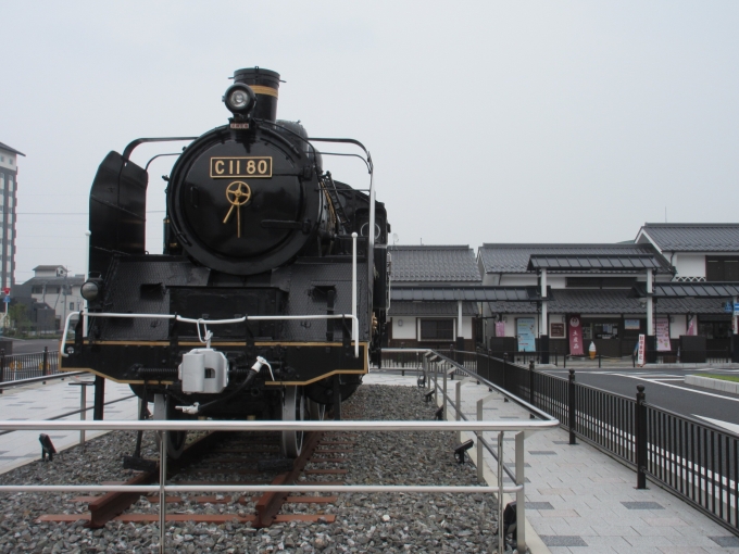 鉄道乗車記録の写真:旅の思い出(1)        「3年前には無かったのですが津山駅前に蒸気機関車が展示されてました。」