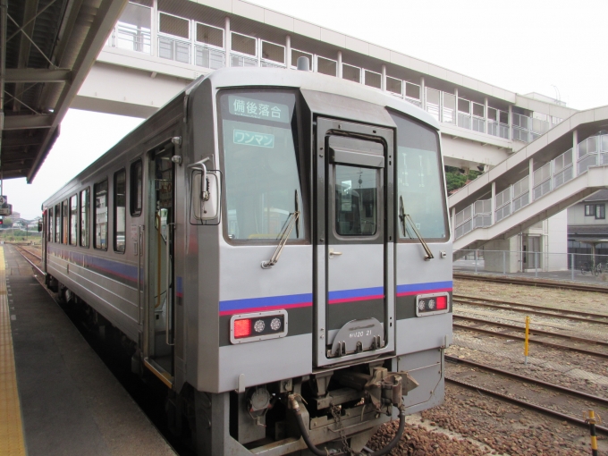 鉄道乗車記録の写真:乗車した列車(外観)(2)        「備後落合駅まではこの列車に乗ります。
1両で途中の備後庄原駅までは一人でした。」
